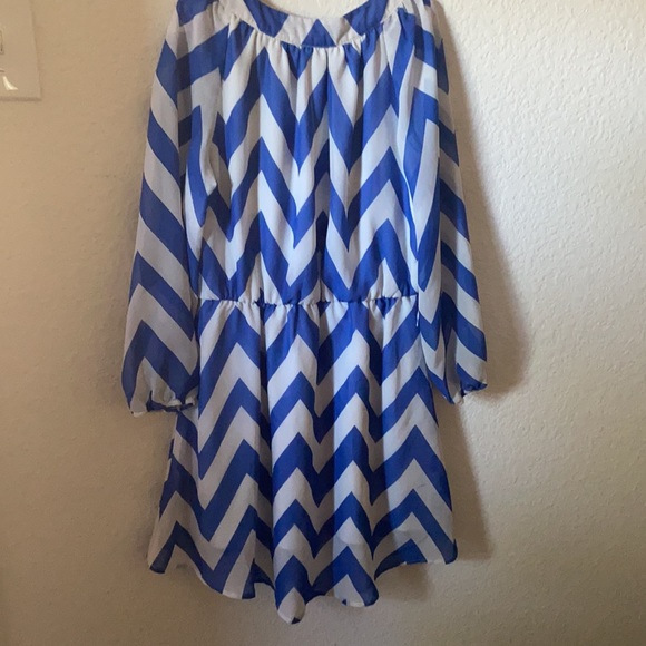 Dress - Picture 5 of 6